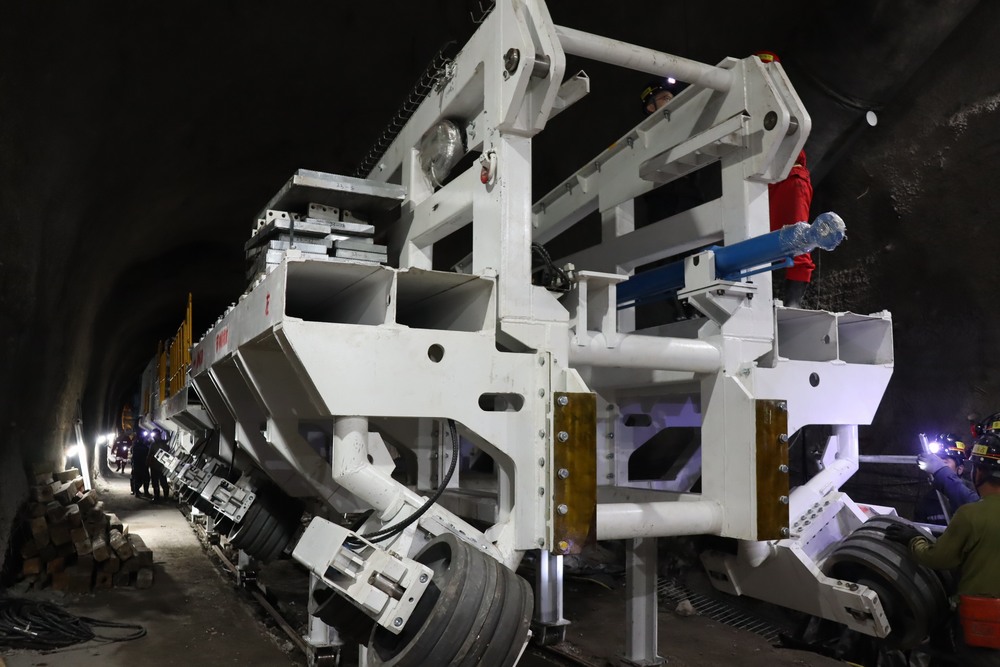 陜煤建設(shè)礦建二公司“蛇形”巷道TBM掘進(jìn)技術(shù)成果達(dá)到國(guó)際領(lǐng)先水平